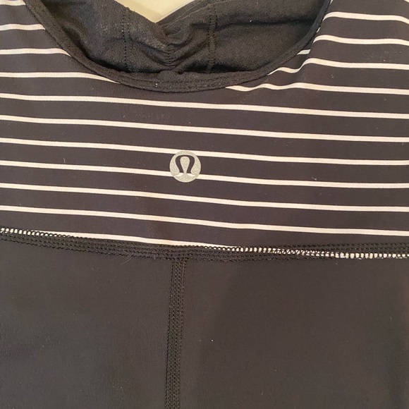 Lululemon Tank - black & white Size 6 - Picture 3 of 3
